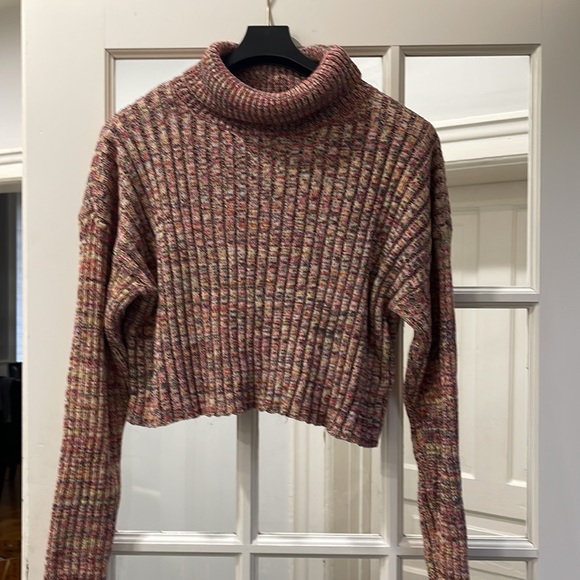 Bundle 2 for $15😀 Forever 21 Cropped Sweater - Picture 10 of 11